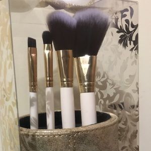 Gold Deluxe Brush Set (4) with Holder.